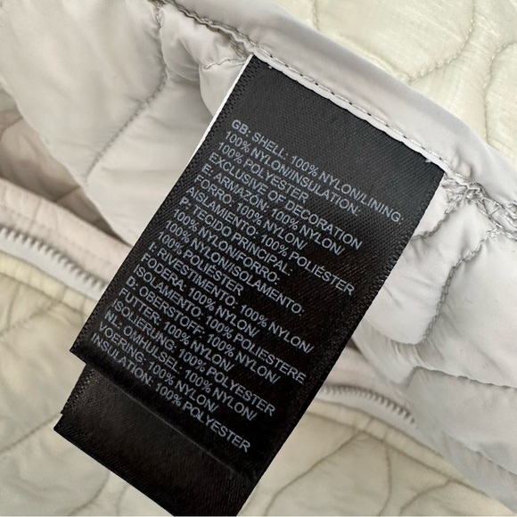 THE NORTH FACE  WOMEN'S GILET QUILTED PUFFER VEST PEARL WHITE FULL ZIP S - Picture 7 of 8